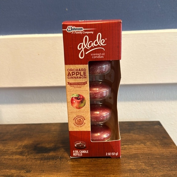 Glade Other - Glade SCENTED OIL Candle Refills Apple Cinnamon 1 Pack of 4 NEW OLD STOCK
